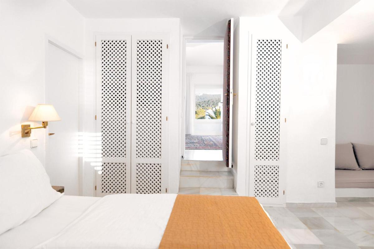 Hotel Village Кала Вадела Екстериор снимка